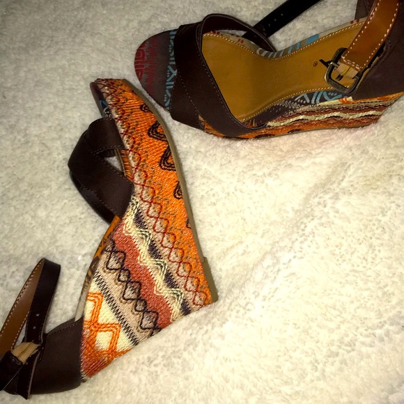 MIA Brown Embroidery Multi Colored Wedge Sandal Sz 8 - Picture 12 of 12